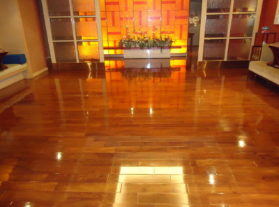 地板打蠟